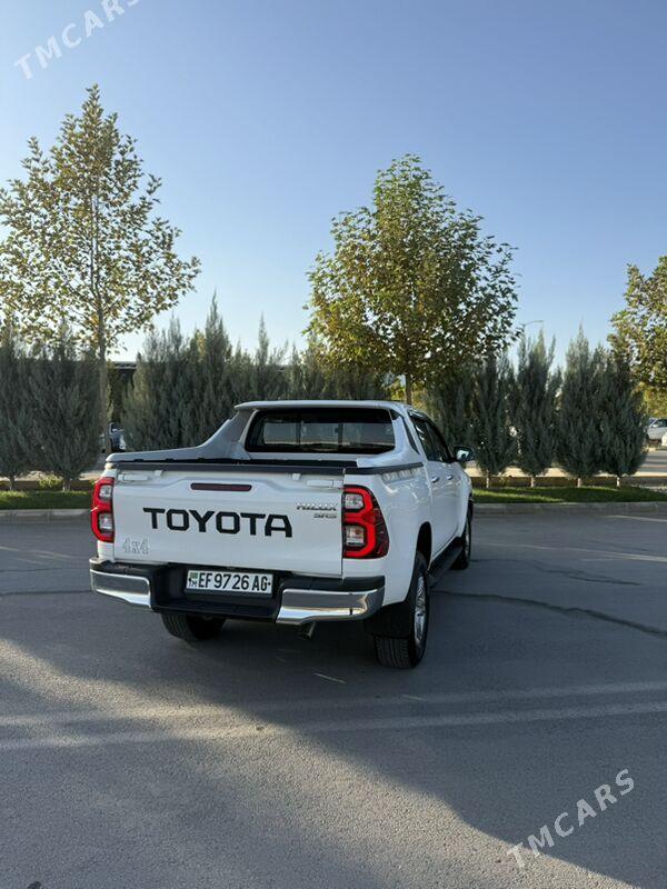Toyota Hilux 2024 - 585 000 TMT - Aşgabat - img 3