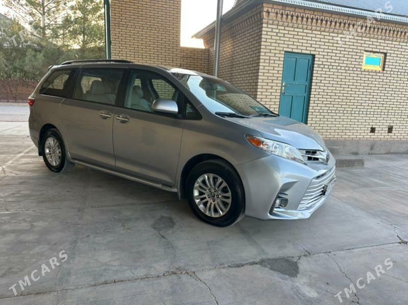 Toyota Sienna 2018 - 400 000 TMT - Серахс - img 2