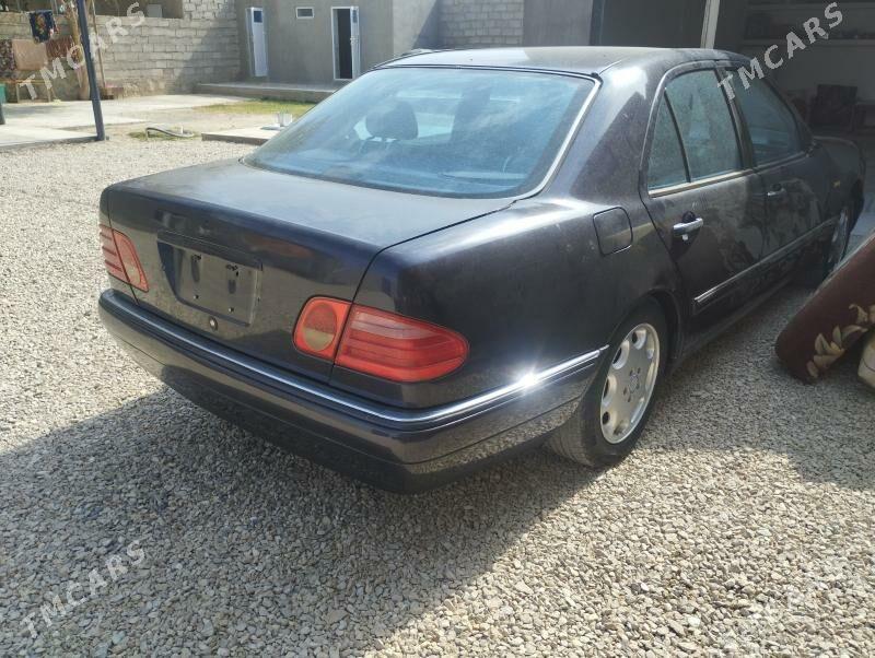 Mercedes-Benz E320 1996 - 59 000 TMT - Гумдаг - img 2