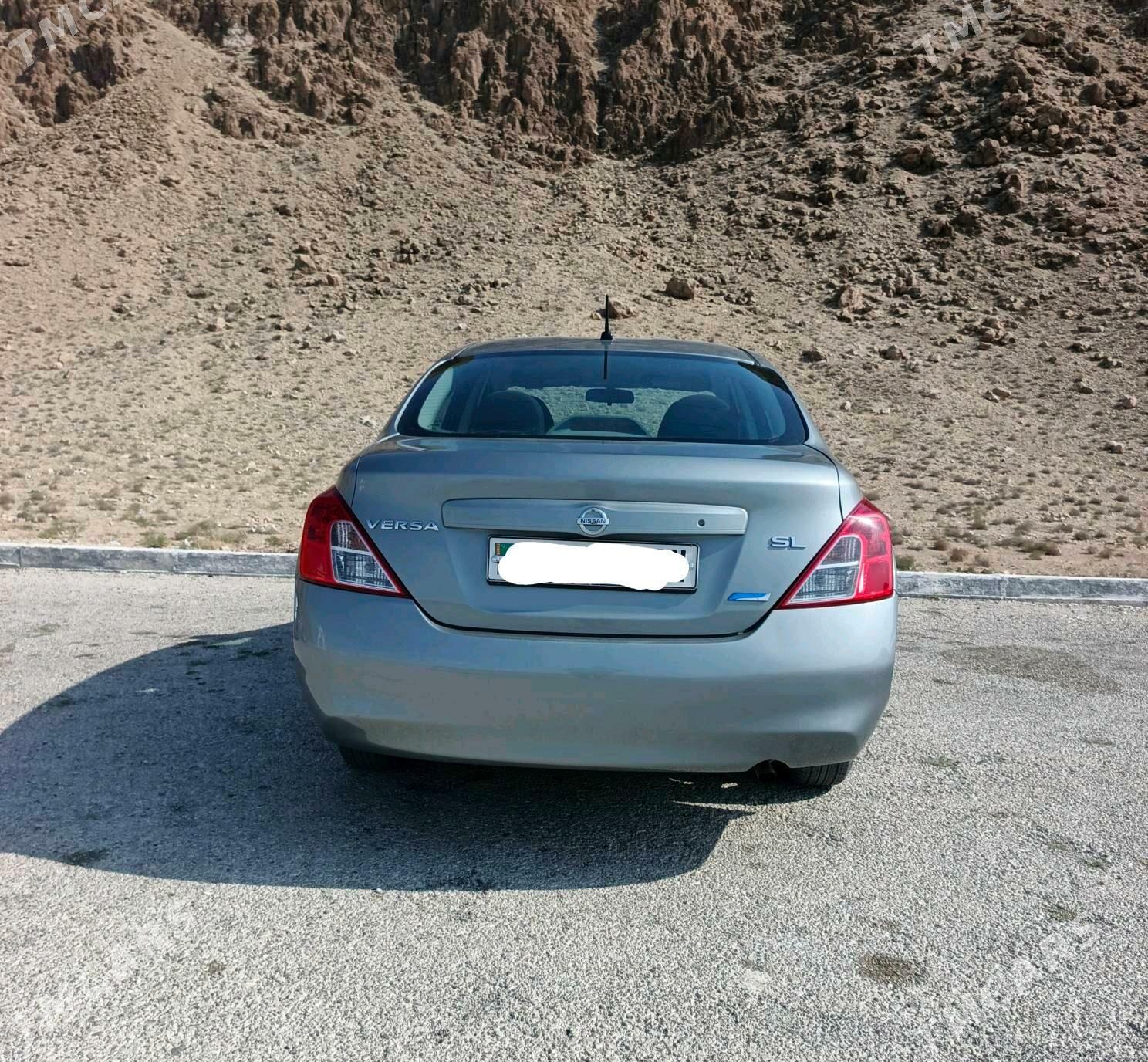 Nissan Versa 2011 - 115 000 TMT - Балканабат - img 5