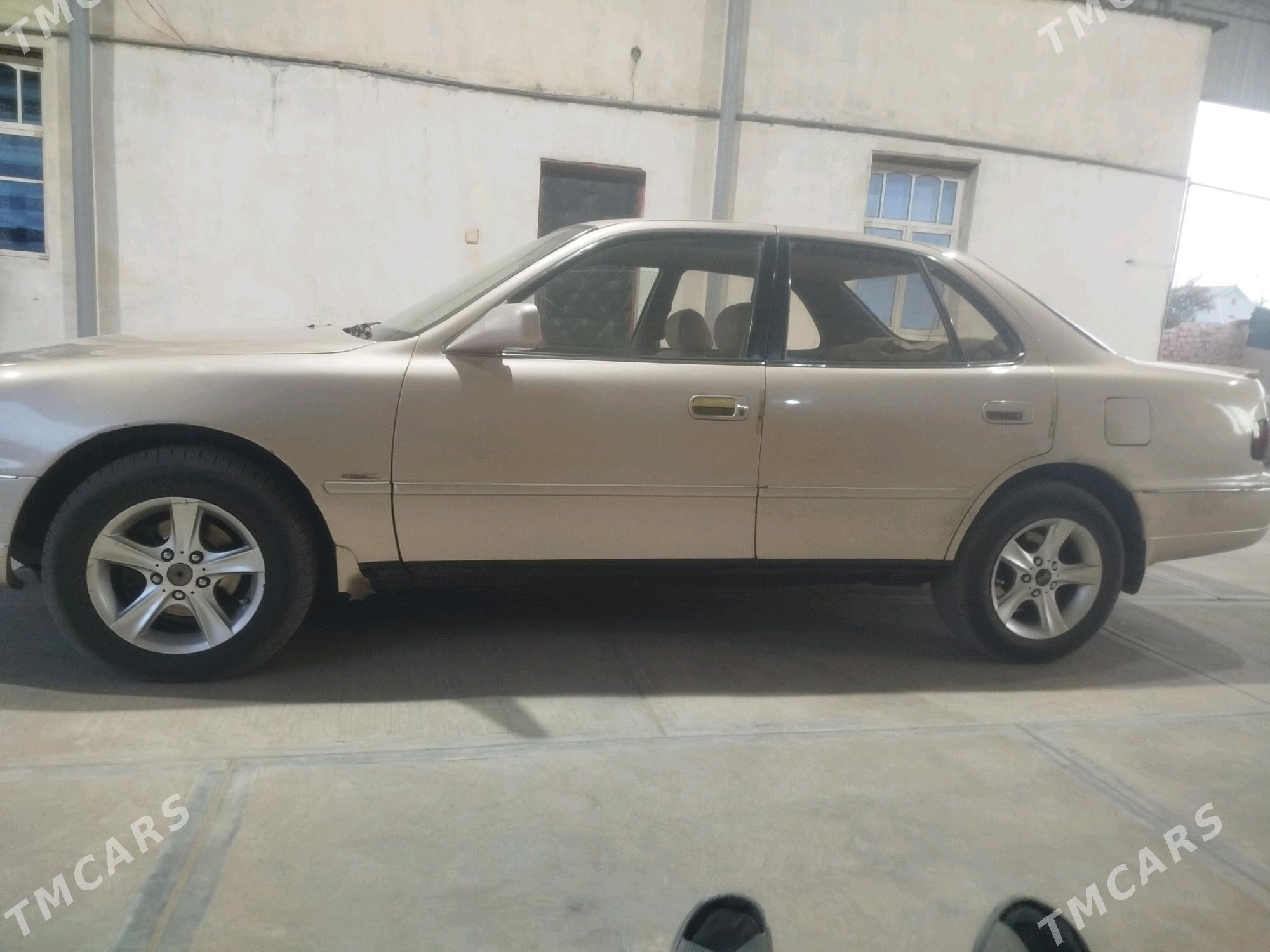 Toyota Camry 1995 - 76 000 TMT - Ёлётен - img 3