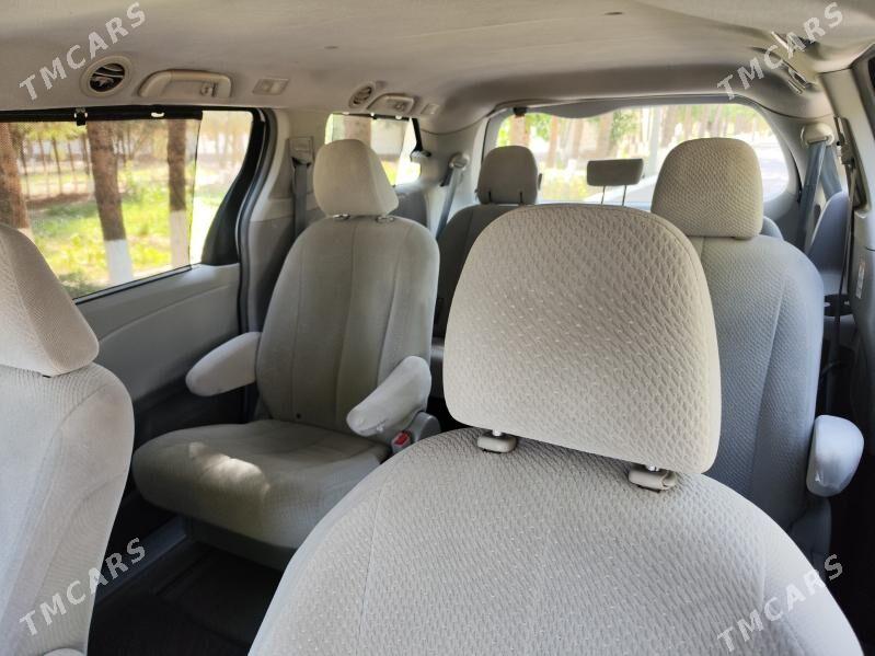 Toyota Sienna 2011 - 300 000 TMT - Мары - img 4