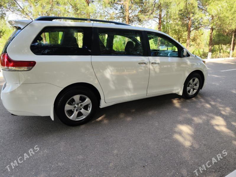 Toyota Sienna 2011 - 300 000 TMT - Мары - img 5