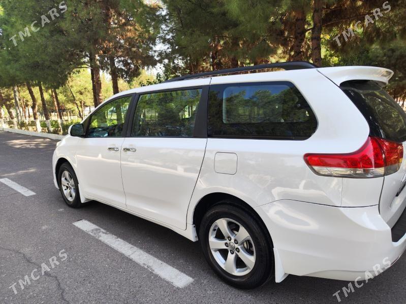 Toyota Sienna 2011 - 300 000 TMT - Мары - img 6