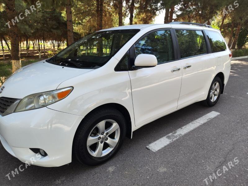 Toyota Sienna 2011 - 300 000 TMT - Мары - img 7