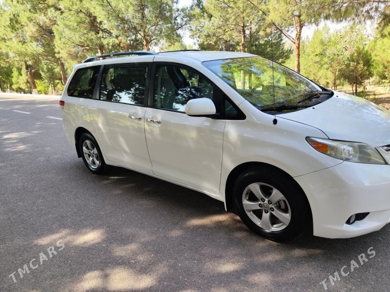 Toyota Sienna 2011 - 300 000 TMT - Мары - img 3