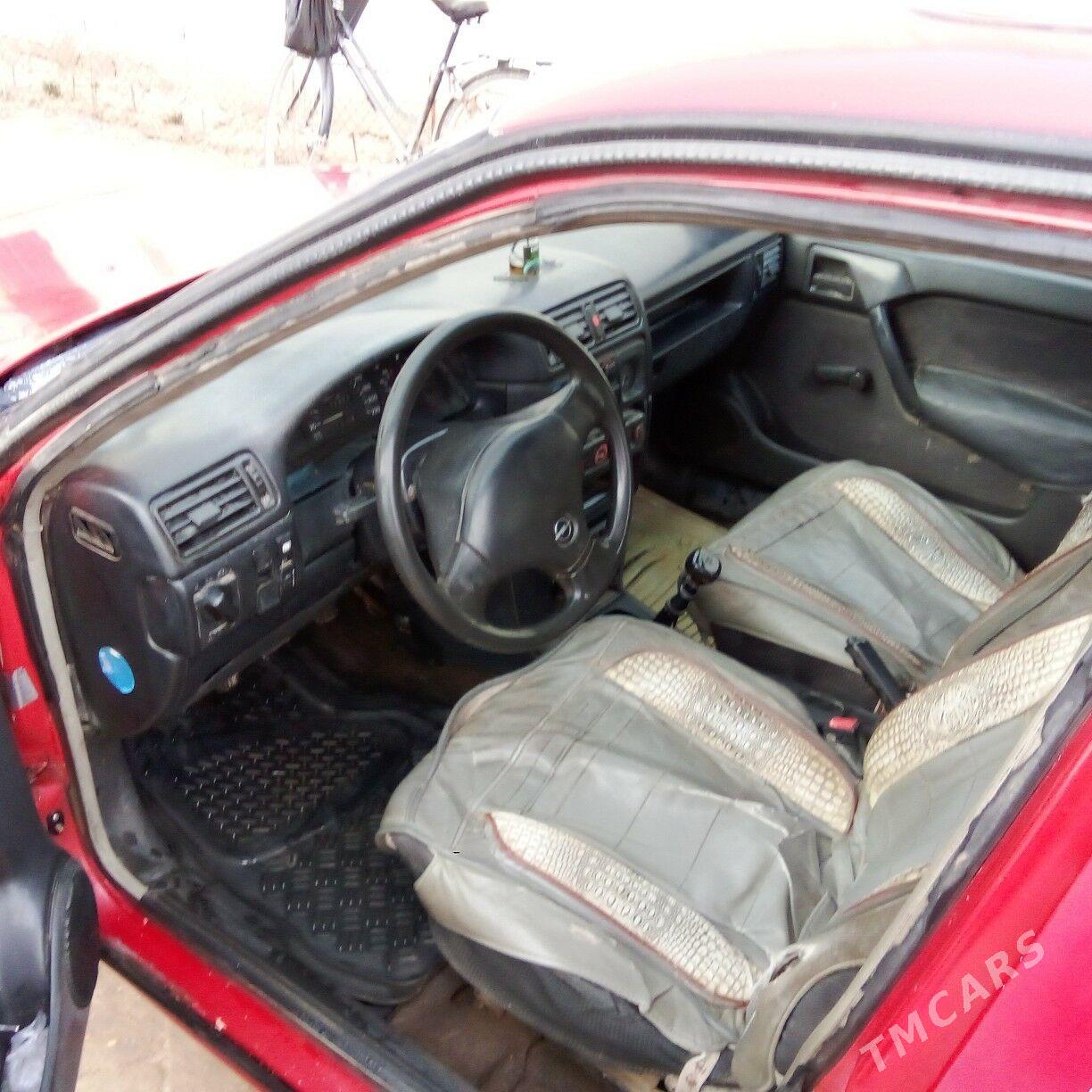 Opel Vectra 1990 - 25 000 TMT - Ёлётен - img 3