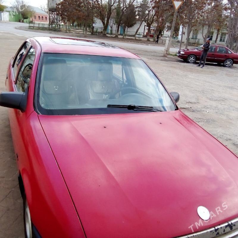 Opel Vectra 1990 - 25 000 TMT - Ёлётен - img 6
