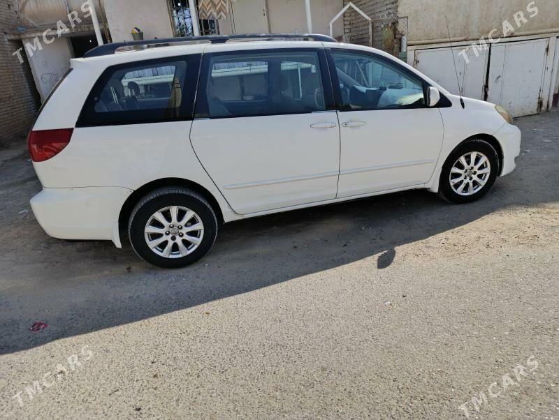 Toyota Sienna 2004 - 230 000 TMT - Мары - img 9