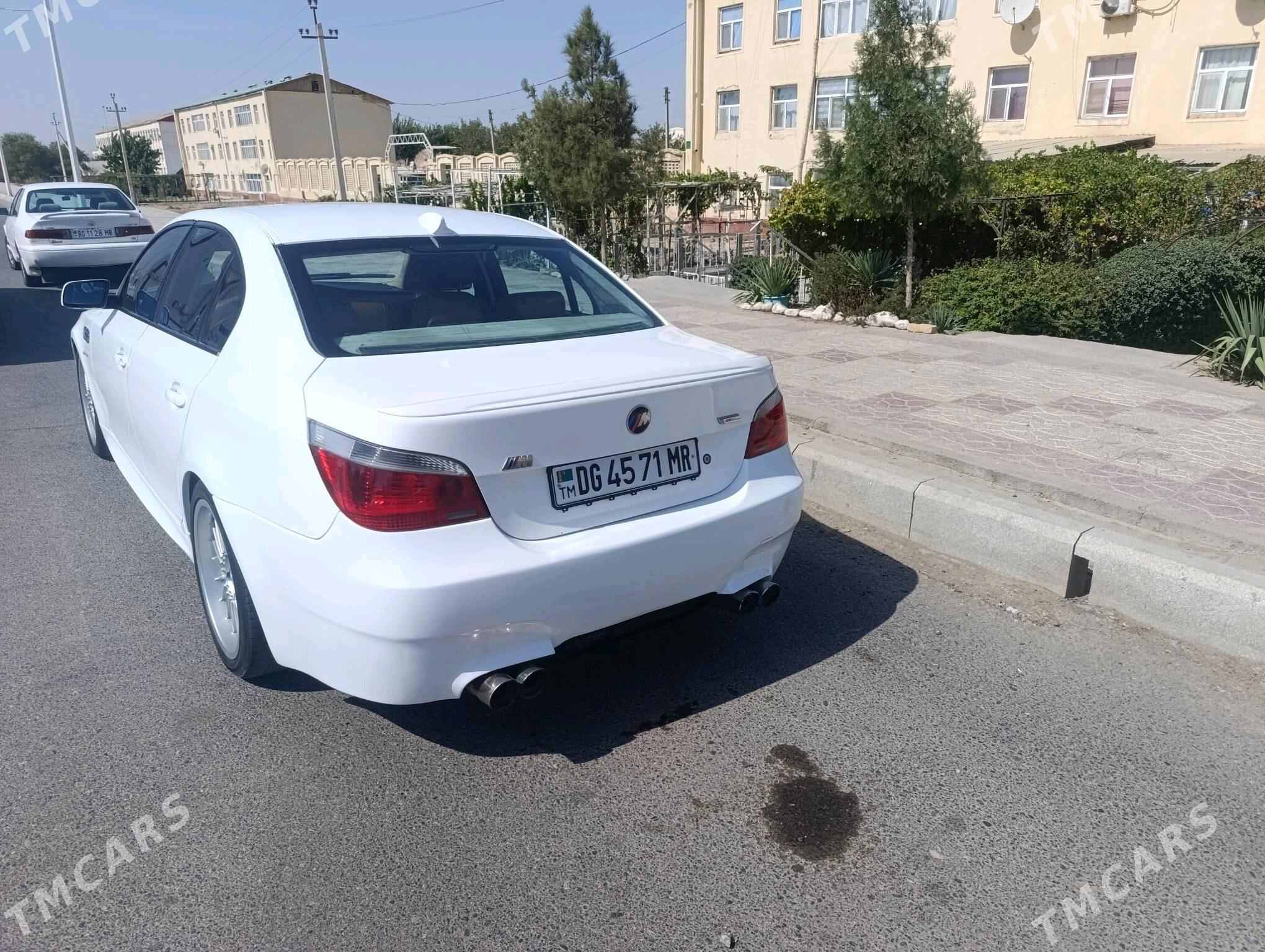 BMW E60 2005 - 158 000 TMT - Baýramaly - img 3