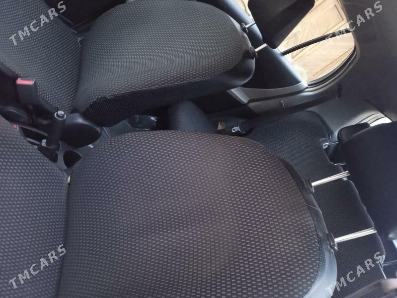 Toyota Yaris 2006 - 82 000 TMT - Köneürgenç - img 9