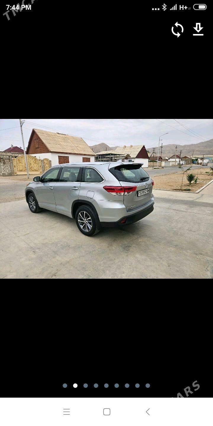 Toyota Highlander 2018 - 470 000 TMT - Туркменбаши - img 4
