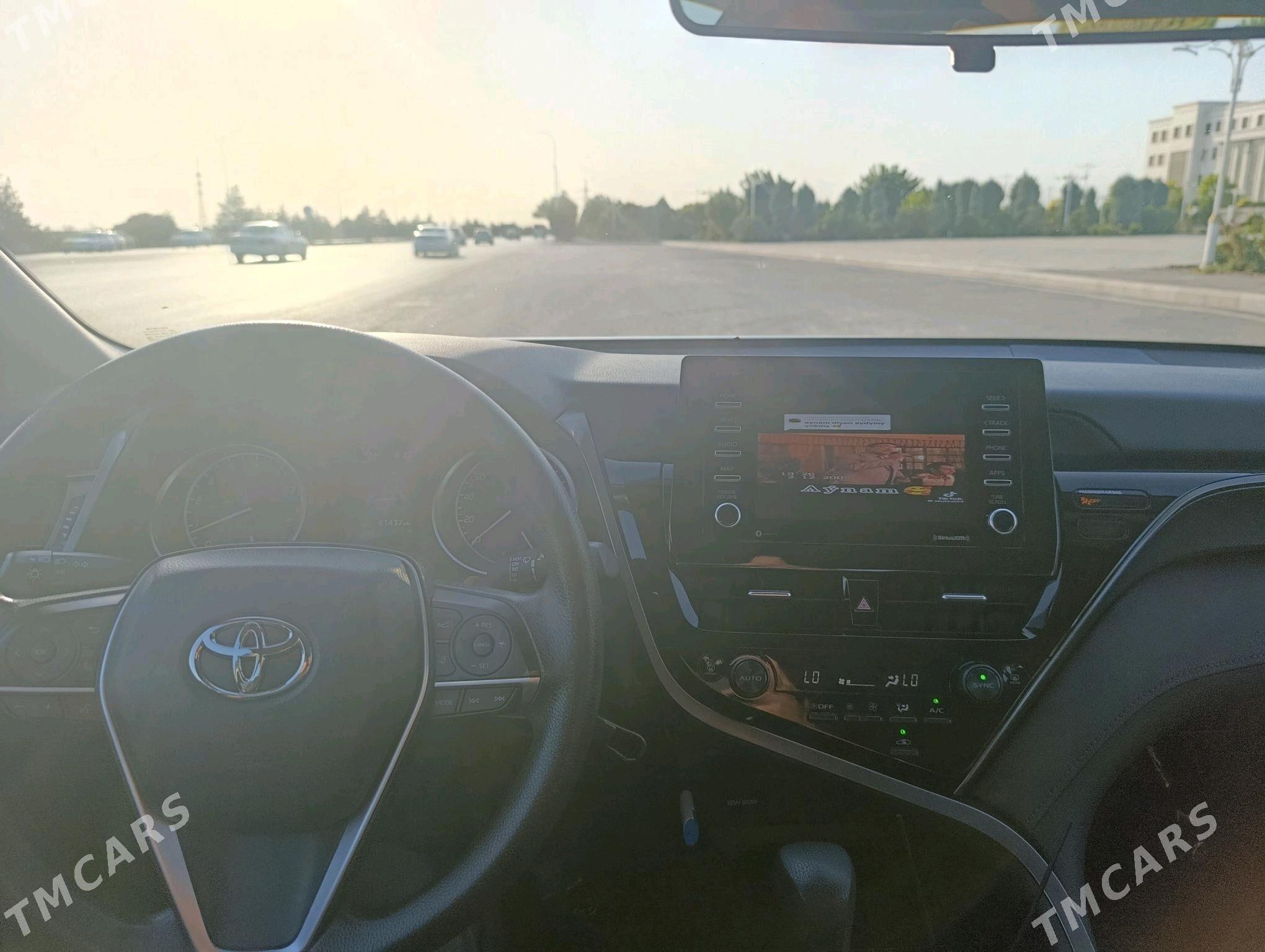 Toyota Camry 2022 - 310 000 TMT - Büzmeýin - img 2