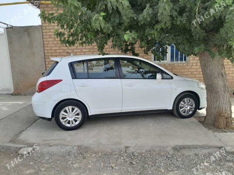 Nissan Versa 2009 - 125 000 TMT - Серахс - img 3