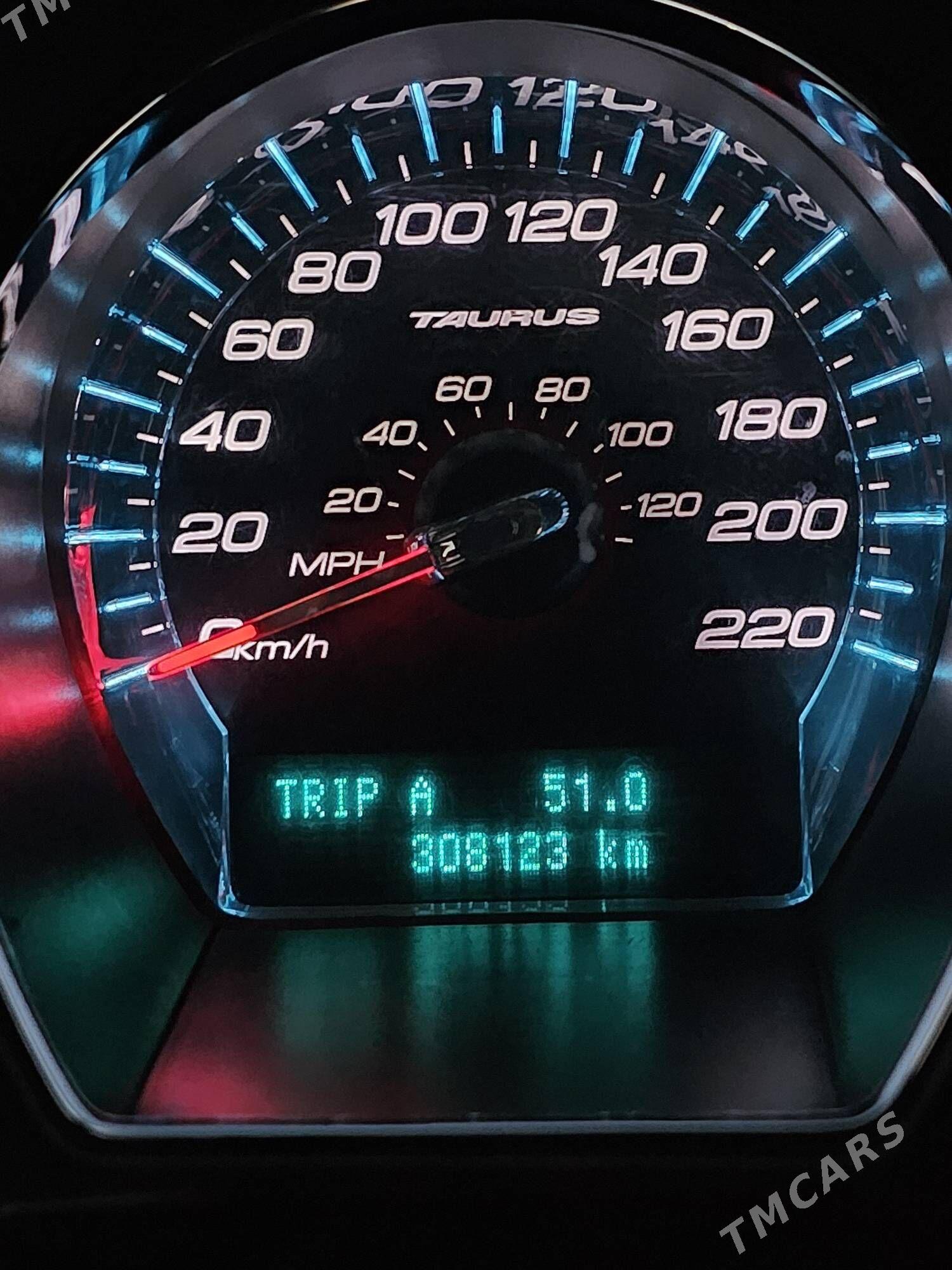 Ford Taurus 2012 - 220 000 TMT - Aşgabat - img 2