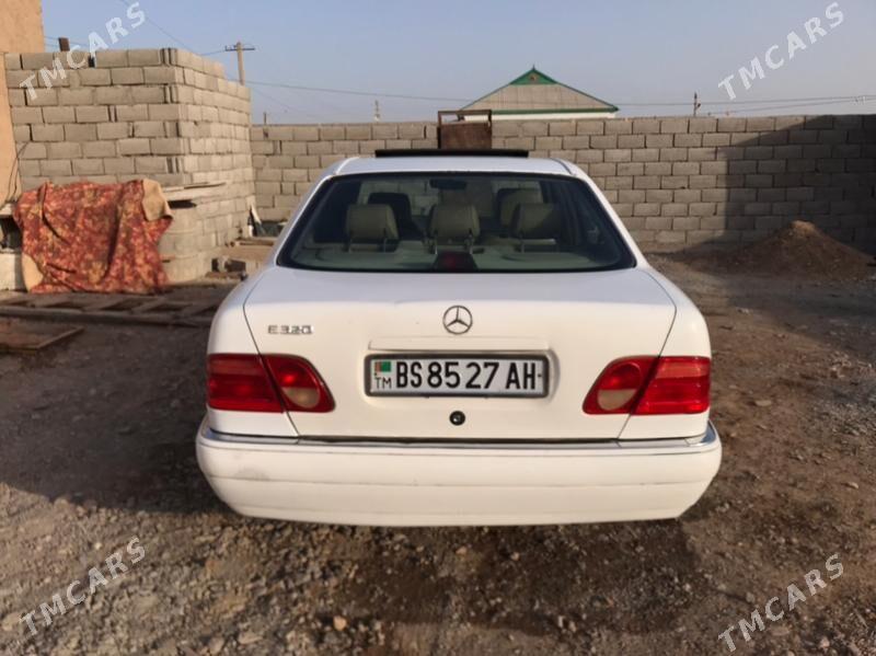 Mercedes-Benz E320 1996 - 75 000 TMT - Теджен - img 6