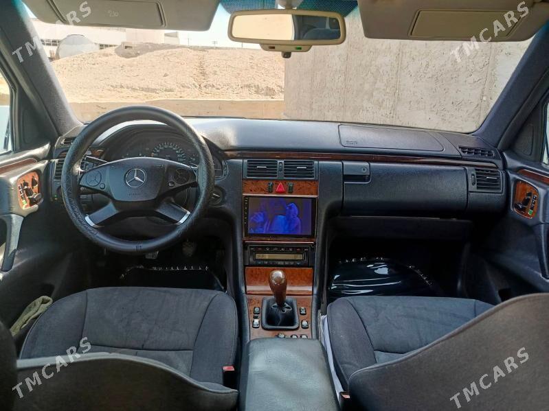 Mercedes-Benz E320 1996 - 73 000 TMT - Гумдаг - img 3