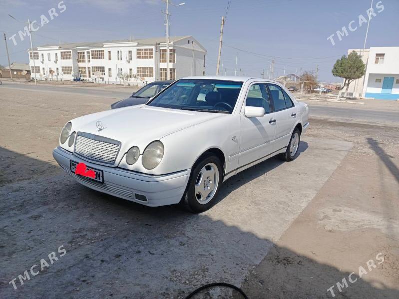 Mercedes-Benz E320 1996 - 73 000 TMT - Гумдаг - img 2