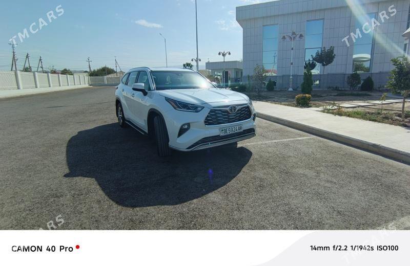 Toyota Highlander 2022 - 594 000 TMT - Ашхабад - img 2
