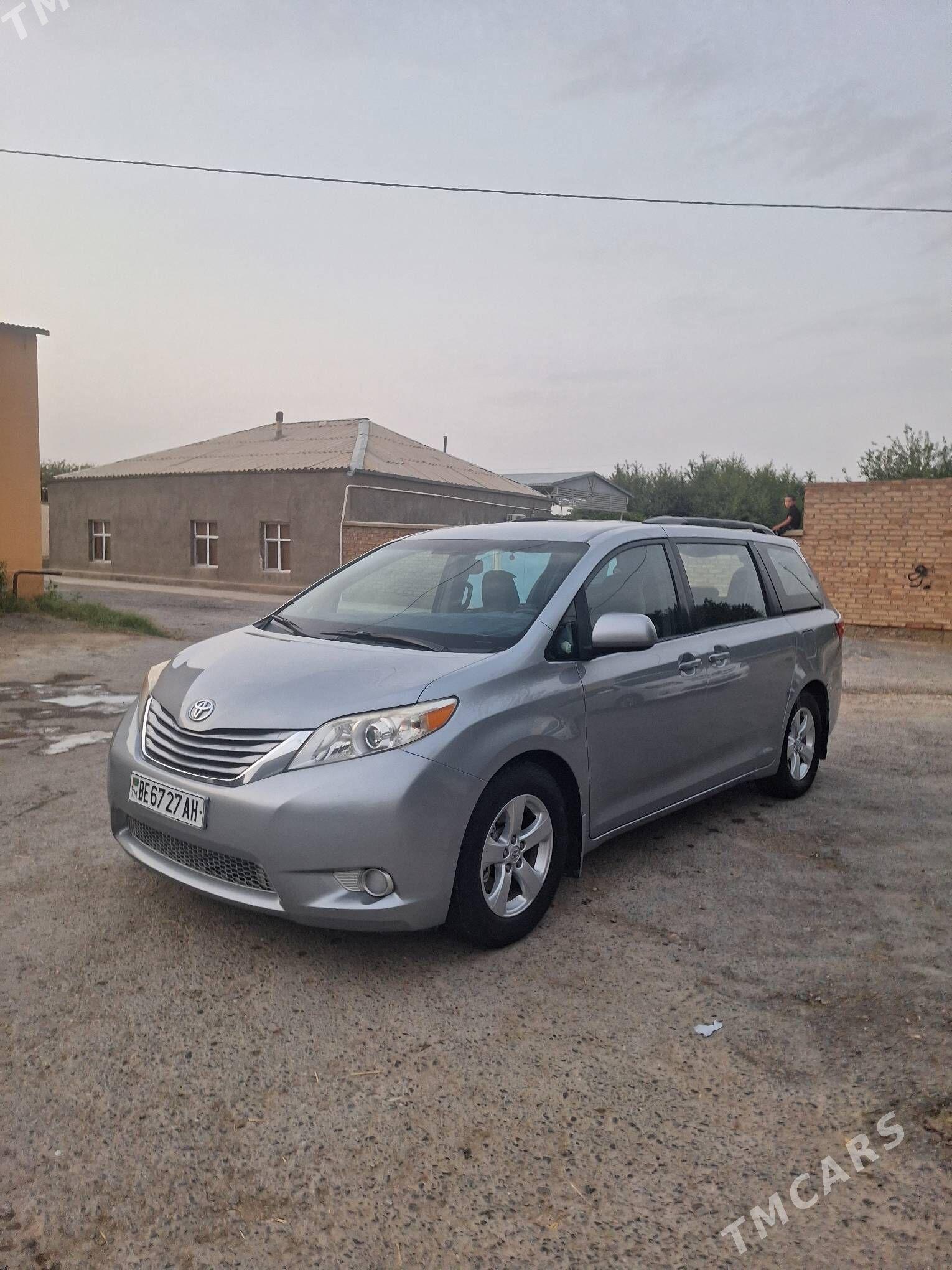 Toyota Sienna 2015 - 355 000 TMT - Бахарден - img 5