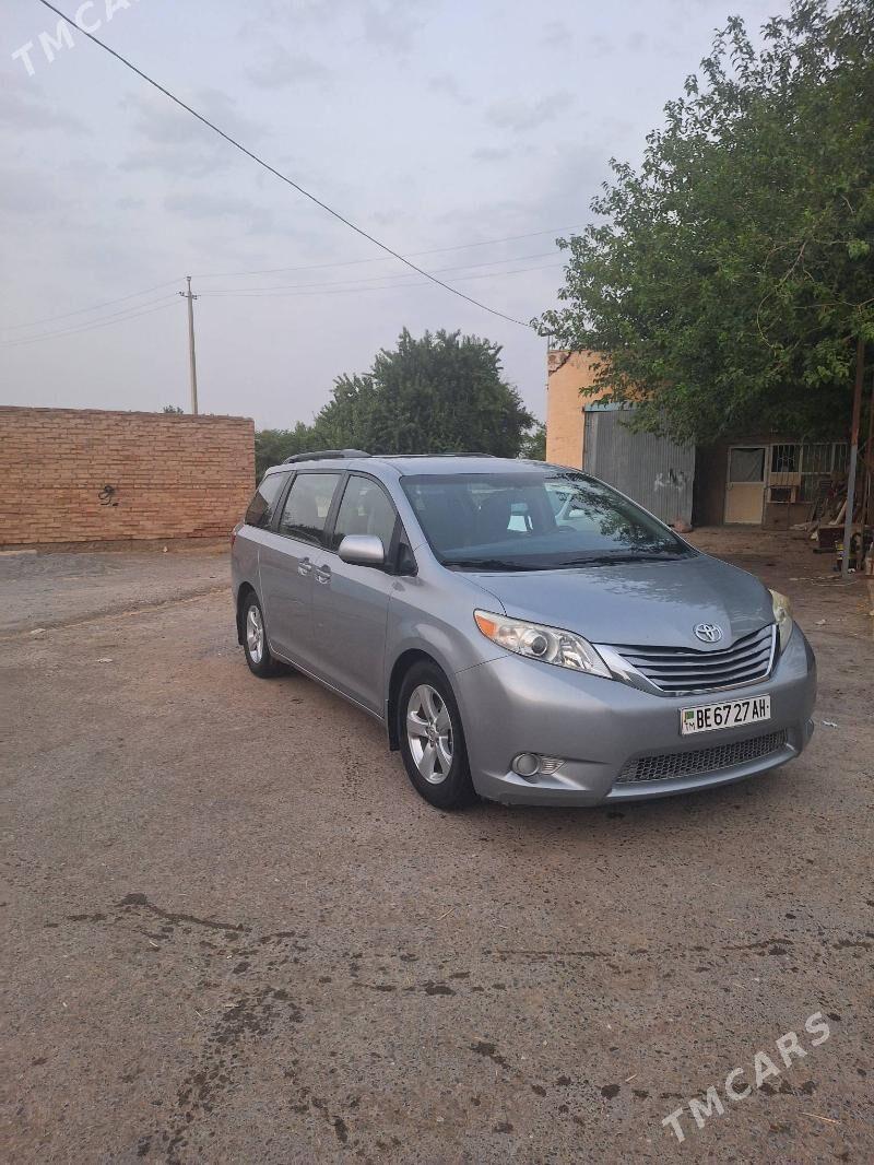 Toyota Sienna 2015 - 355 000 TMT - Бахарден - img 10