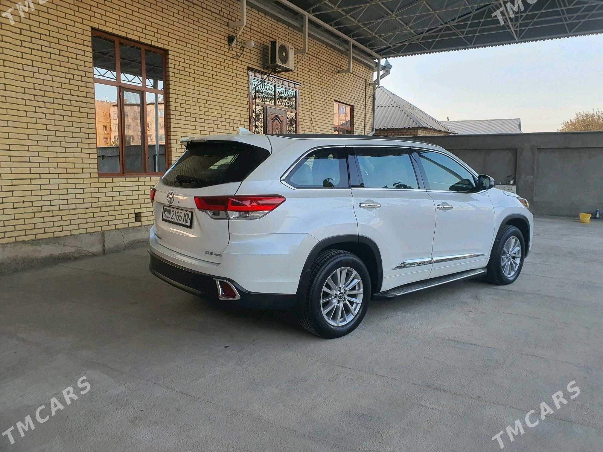 Toyota Highlander 2018 - 510 000 TMT - Мары - img 4