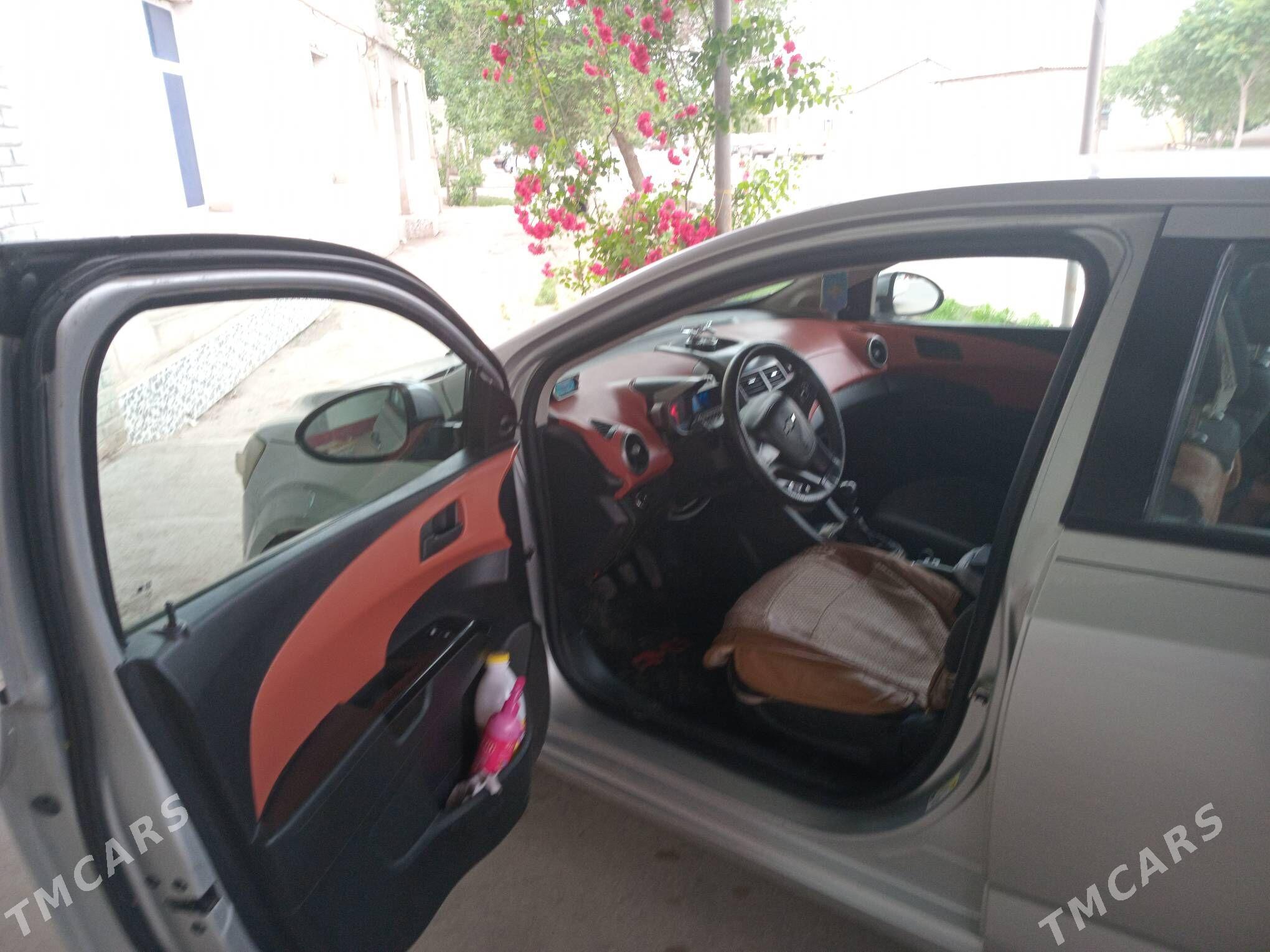 Chevrolet Aveo 2011 - 95 000 TMT - Шабатский этрап - img 2