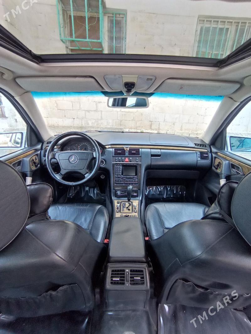 Mercedes-Benz E320 1999 - 130 000 TMT - Türkmenbaşy - img 4