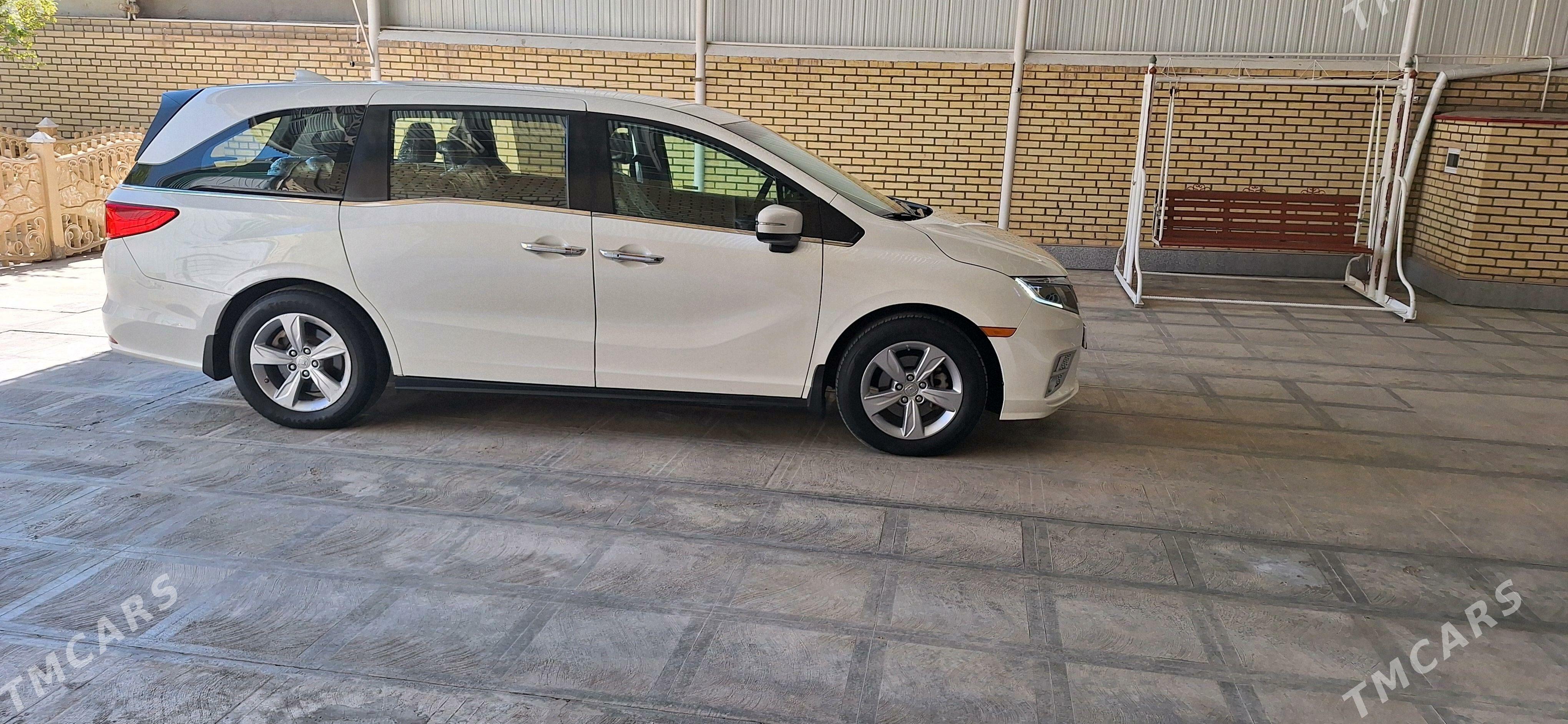 Honda Odyssey 2018 - 340 000 TMT - Мары - img 5