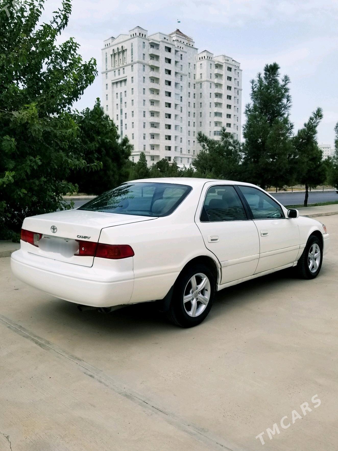 Toyota Camry 2001 - 110 000 TMT - Кëши - img 3