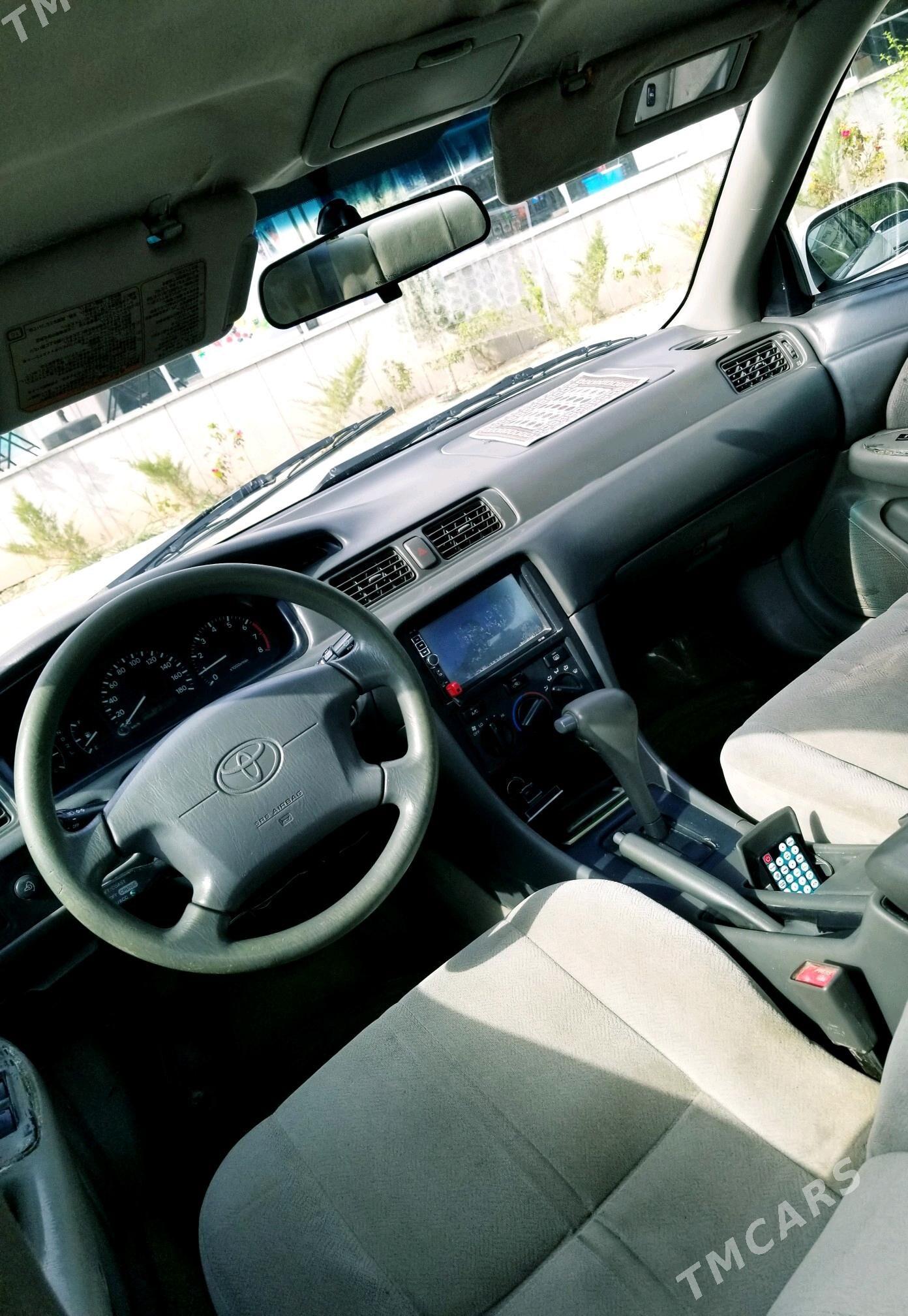 Toyota Camry 2001 - 110 000 TMT - Кëши - img 5