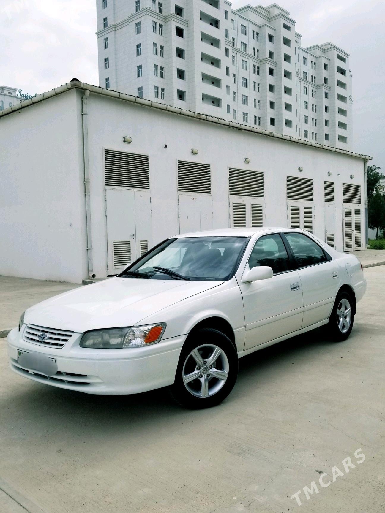 Toyota Camry 2001 - 110 000 TMT - Кëши - img 6
