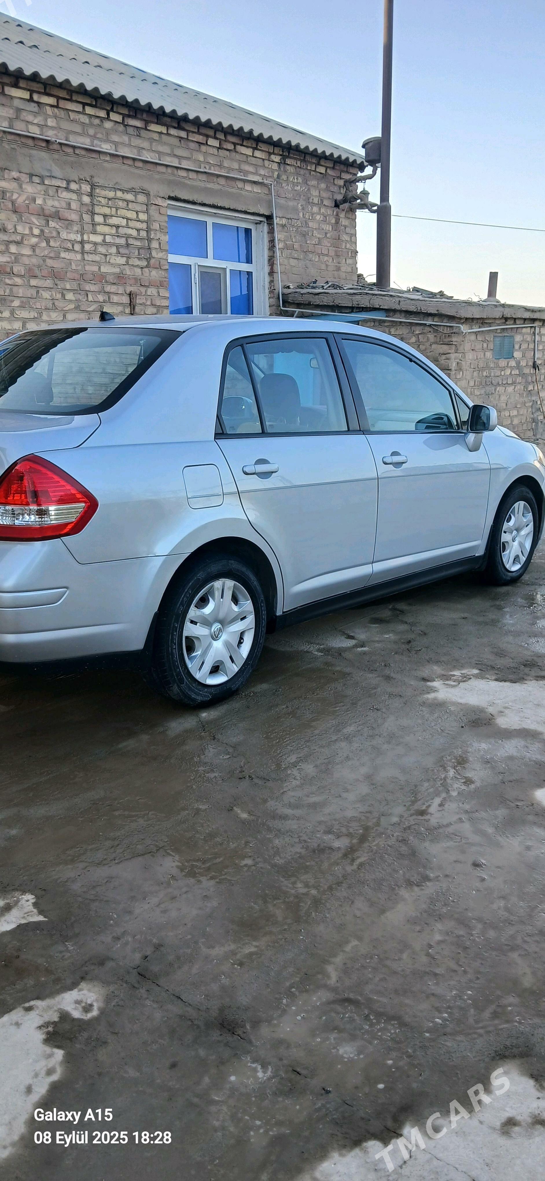 Nissan Versa 2010 - 113 000 TMT - Tejen - img 8