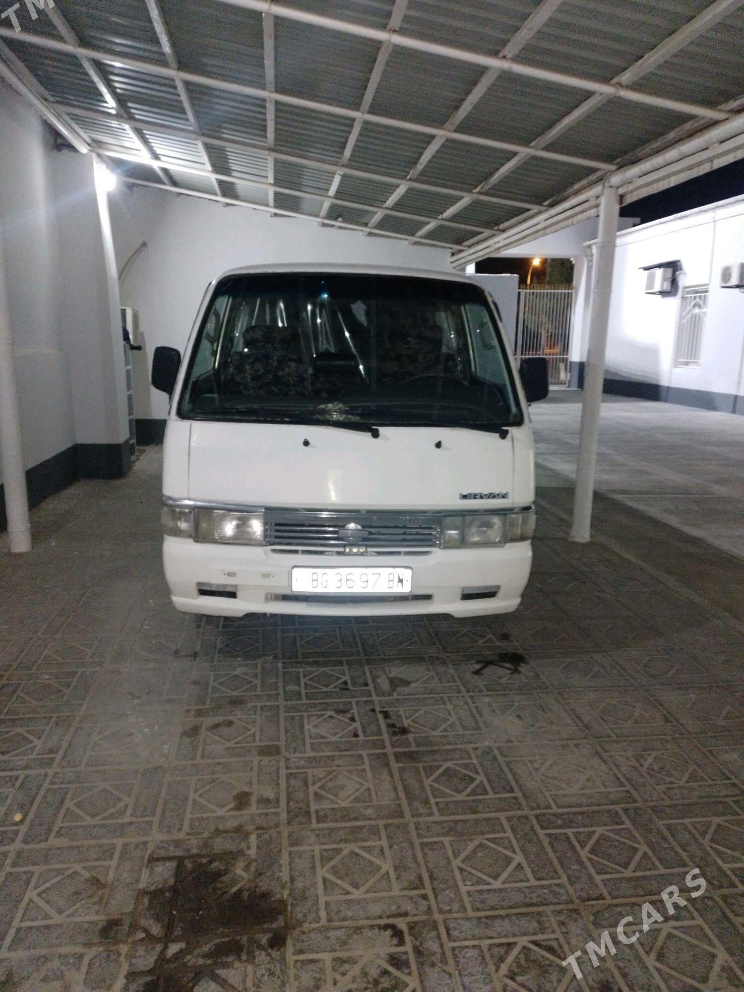 Nissan Urvan 1999 - 66 000 TMT - Балканабат - img 3