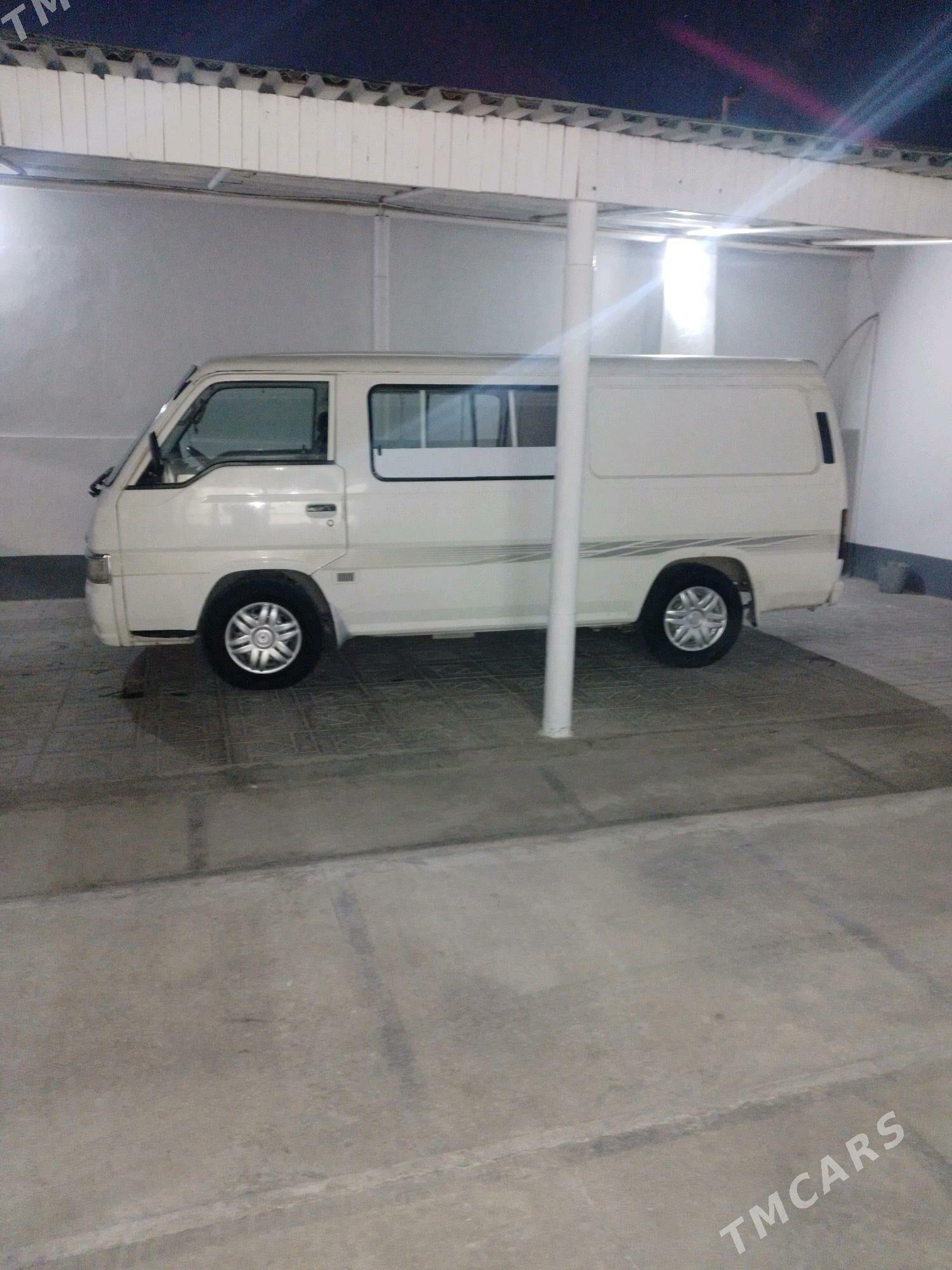 Nissan Urvan 1999 - 66 000 TMT - Балканабат - img 2