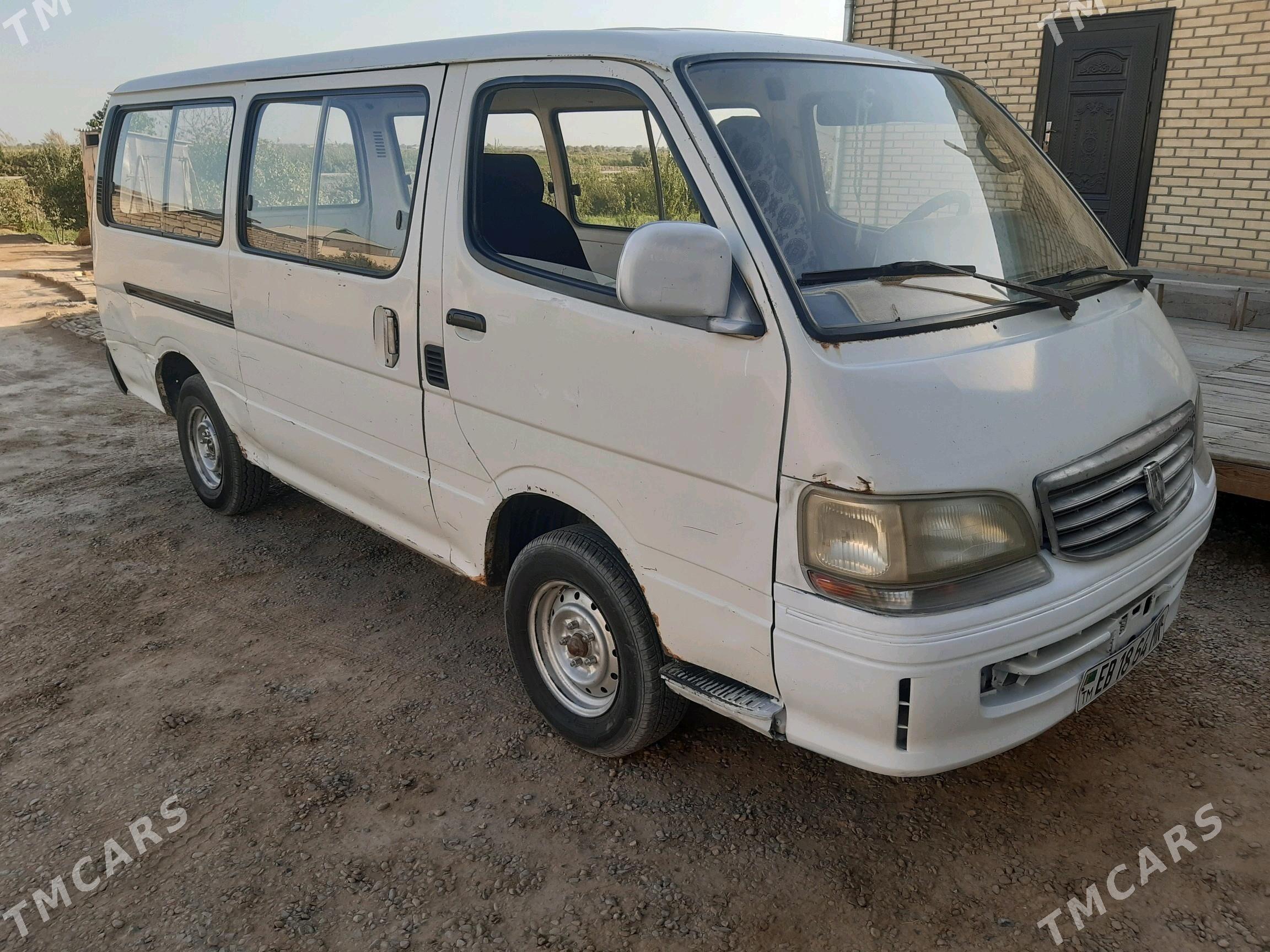 Toyota Hiace 2005 - 65 000 TMT - Мары - img 4