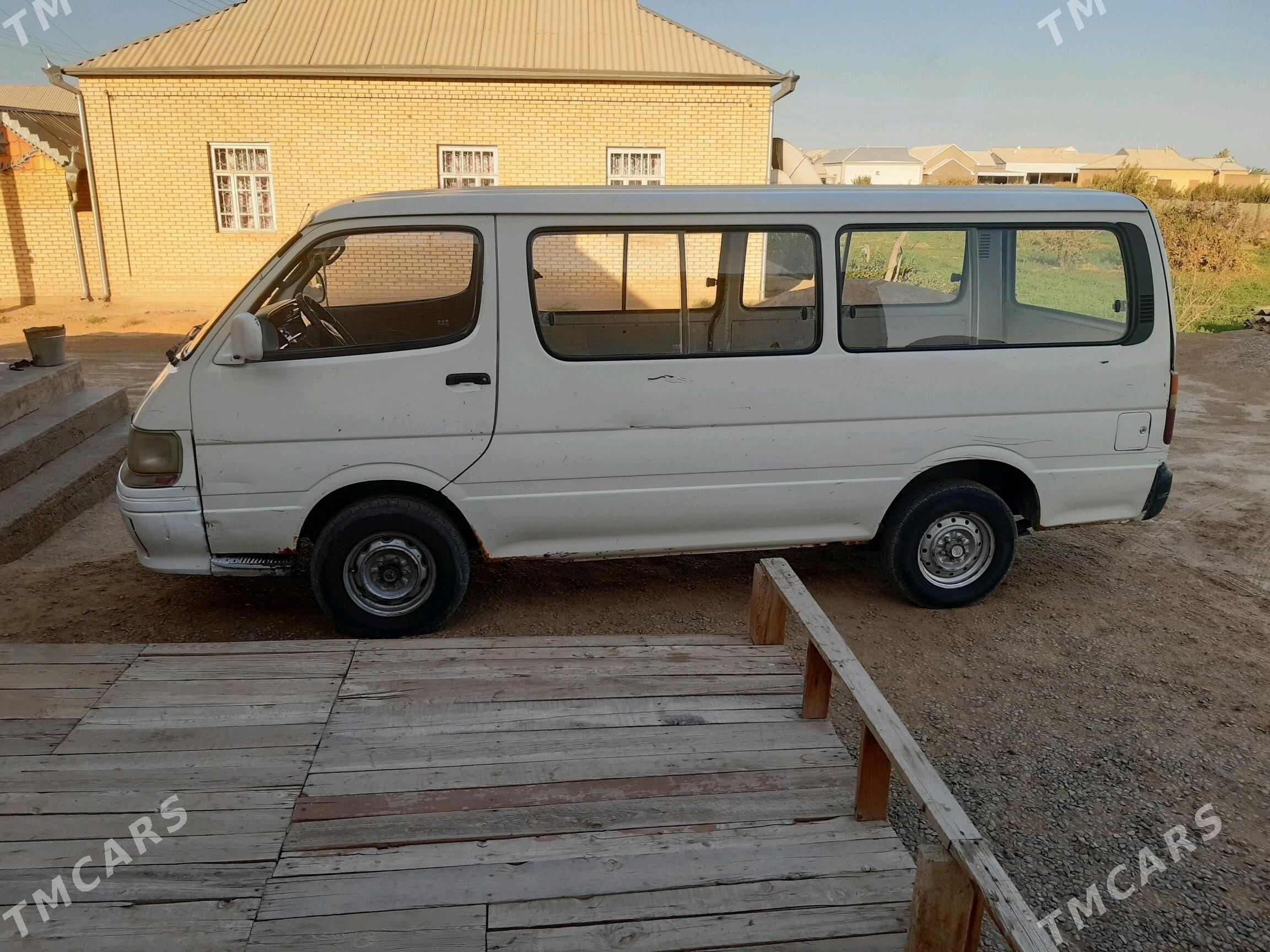 Toyota Hiace 2005 - 65 000 TMT - Мары - img 3