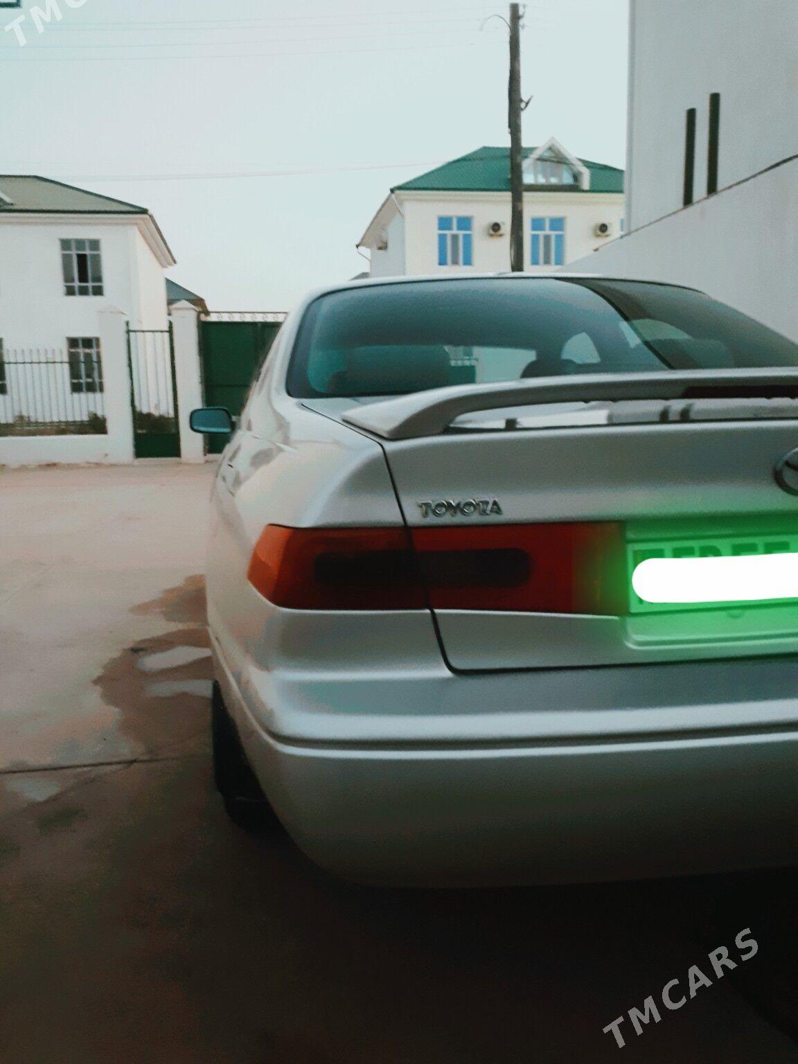 Toyota Camry 2000 - 140 000 TMT - Анев - img 2