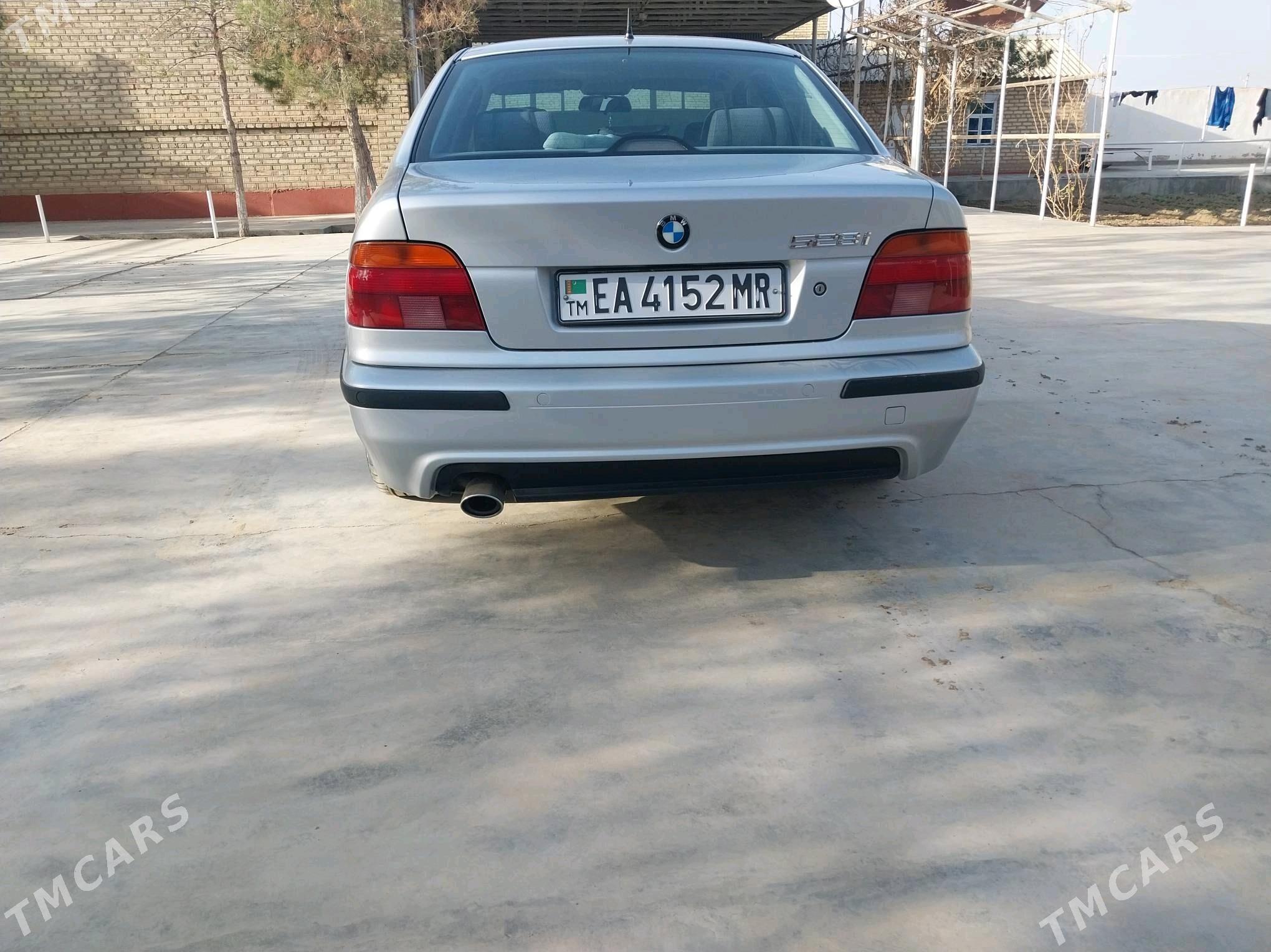 BMW 525 2000 - 125 000 TMT - Векильбазар - img 4