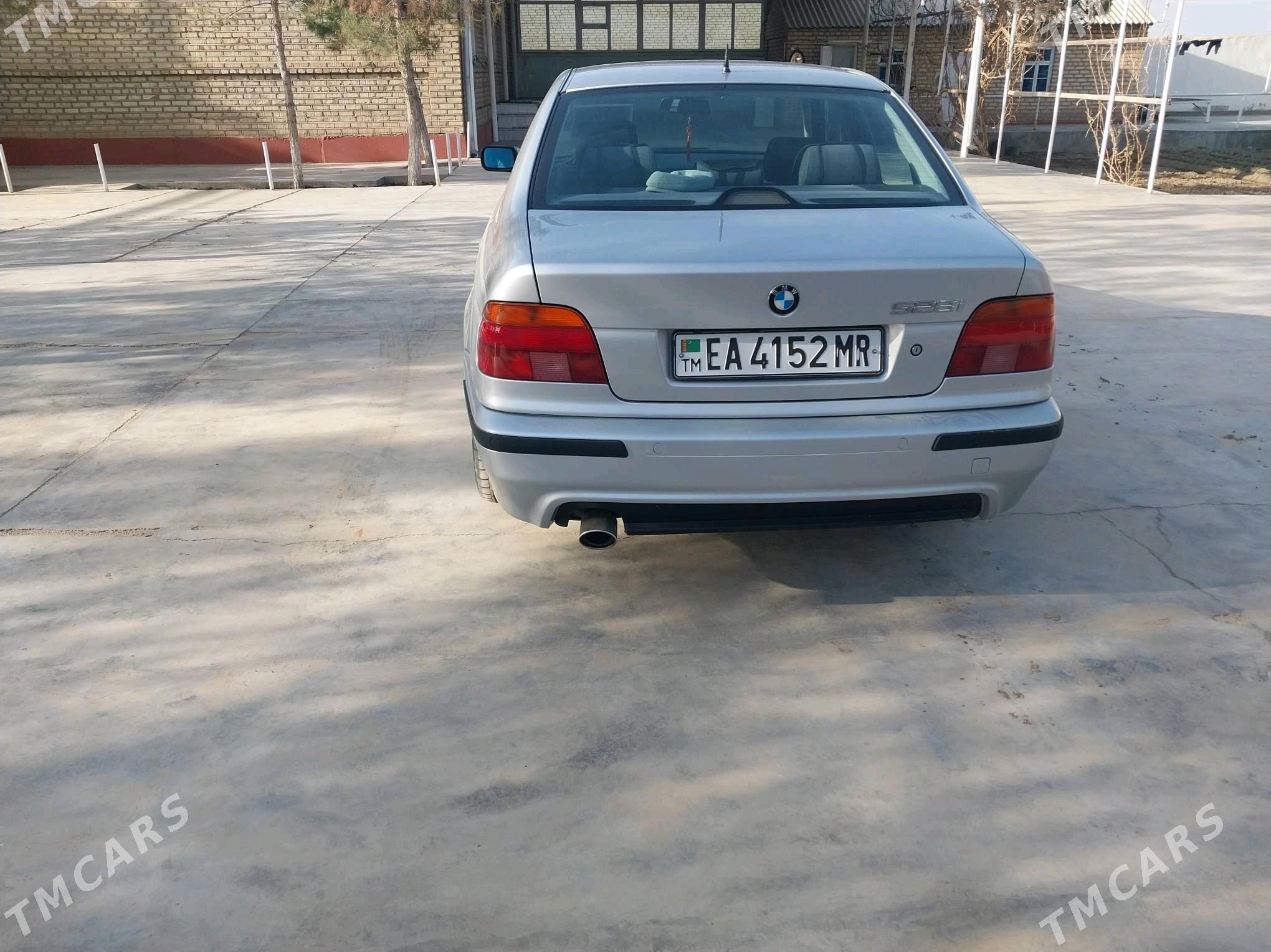 BMW 525 2000 - 125 000 TMT - Векильбазар - img 3
