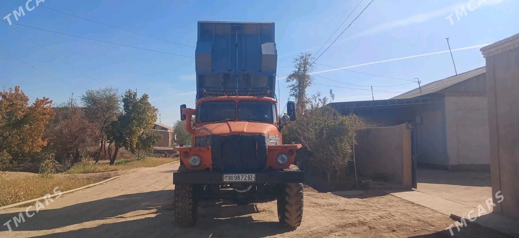 Ural 4320 1987 - 300 000 TMT - Гурбансолтан Едже - img 2