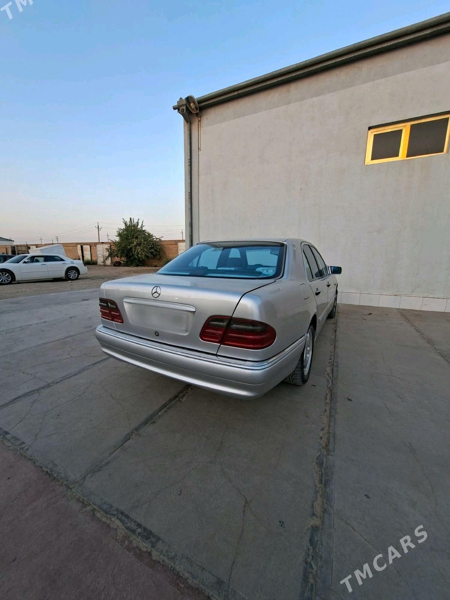 Mercedes-Benz E320 1997 - 92 000 TMT - Мары - img 3