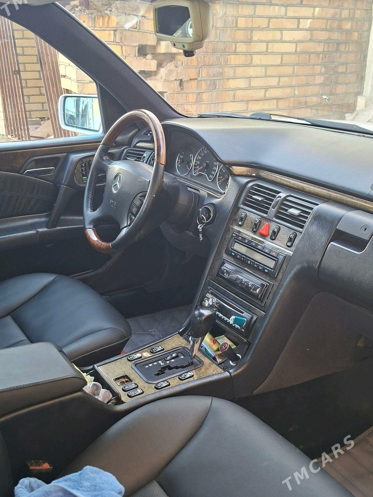 Mercedes-Benz E320 1997 - 92 000 TMT - Мары - img 4
