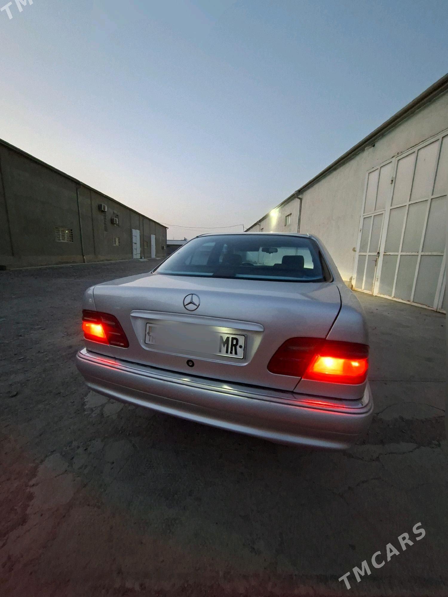 Mercedes-Benz E320 1997 - 92 000 TMT - Мары - img 5
