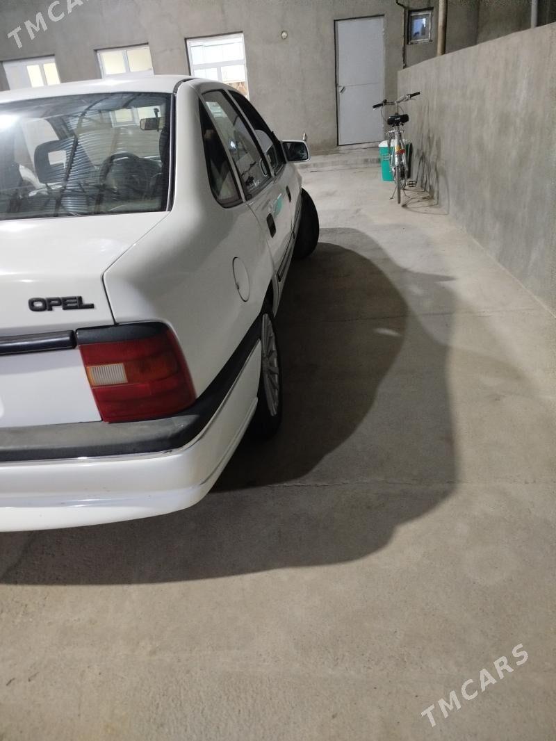 Opel Vectra 1994 - 46 000 TMT - Бахарден - img 3