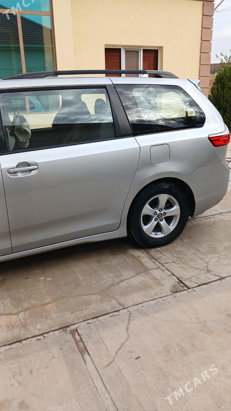 Toyota Sienna 2019 - 460 000 TMT - Балканабат - img 7