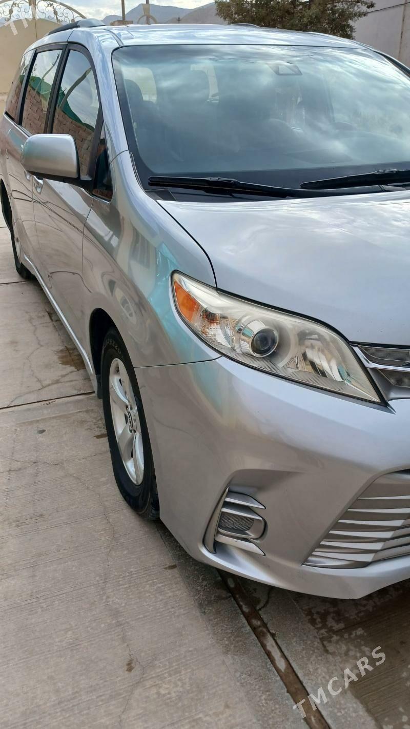 Toyota Sienna 2019 - 460 000 TMT - Балканабат - img 9