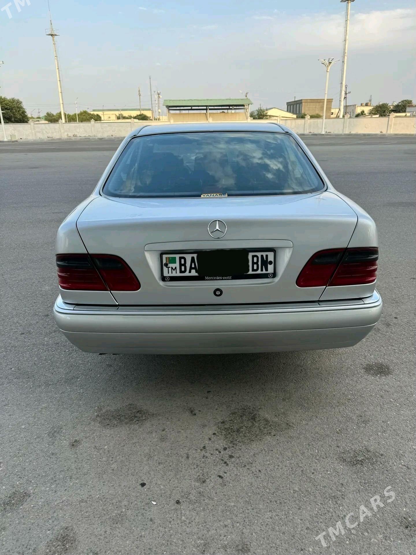 Mercedes-Benz E320 1998 - 120 000 TMT - Балканабат - img 6