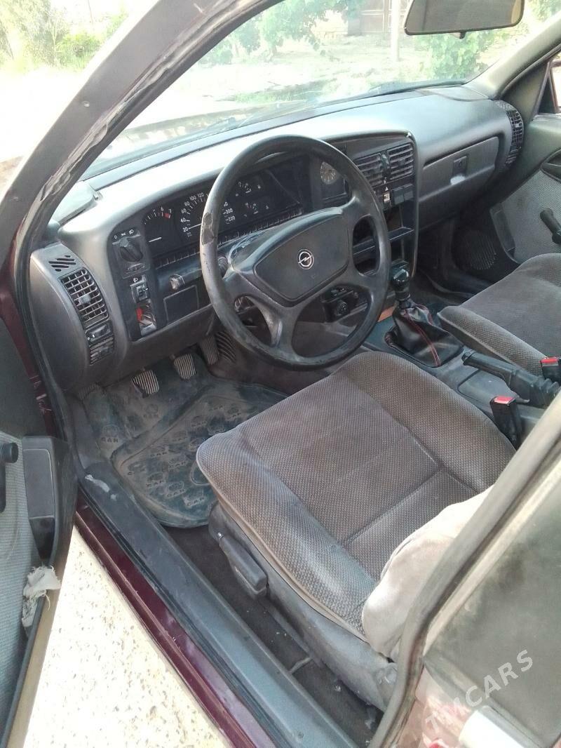 Opel Omega 1991 - 25 000 TMT - Саят - img 4