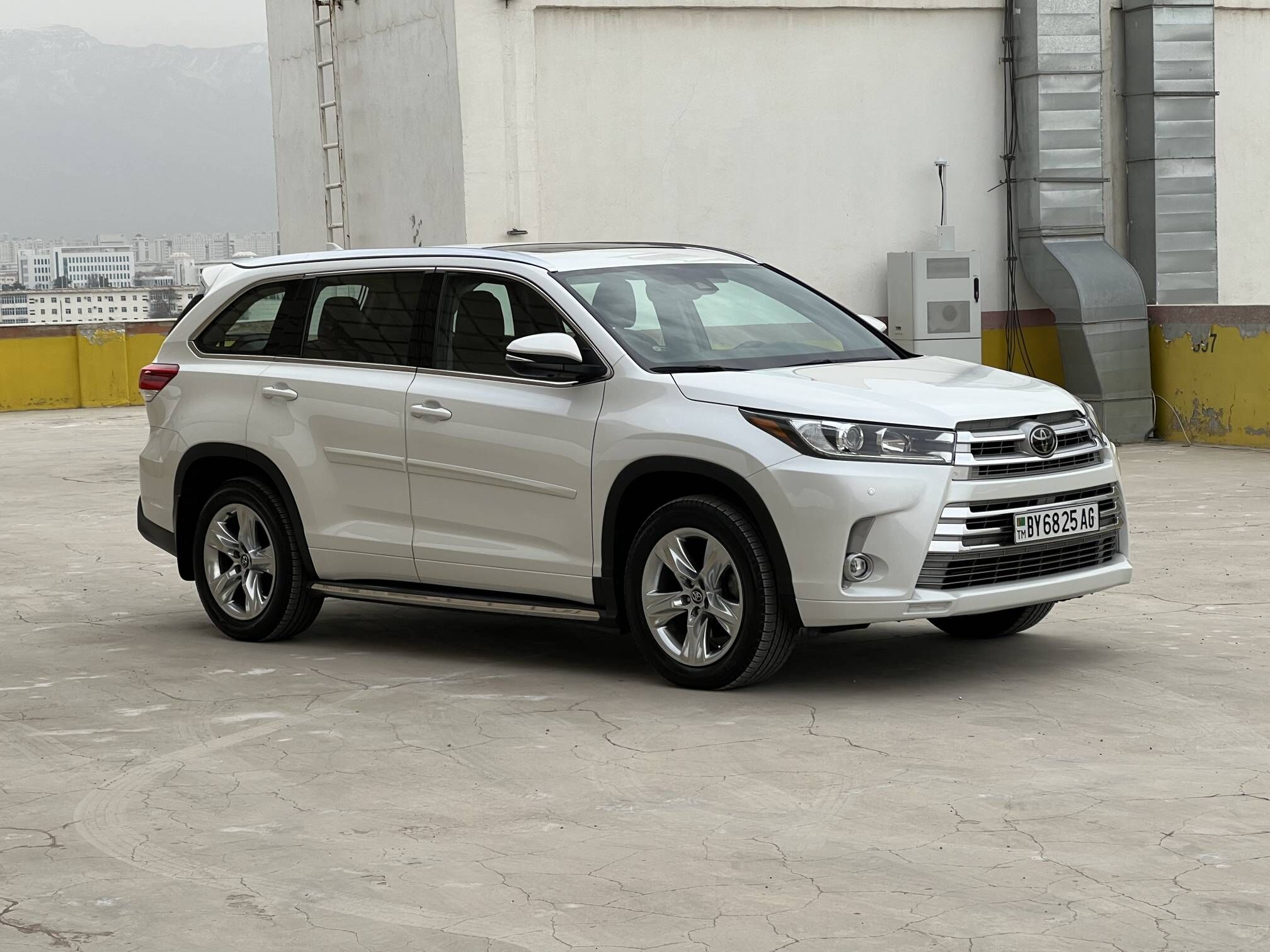 Toyota Highlander 2019 - 505 000 TMT - Ашхабад - img 3
